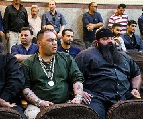 عکس میهمانانی با ظاهر عجیب در مراسم ترحیم هادی نوروزی