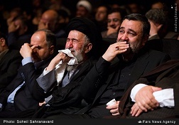 عکس/ گریه فرمانده ناجا در سوگ سردار شهید همدانی 