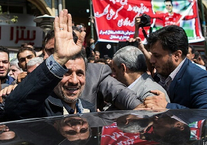 فدانلود یلم/ کنایه علی پروین به محمود احمدی‌نژاد!