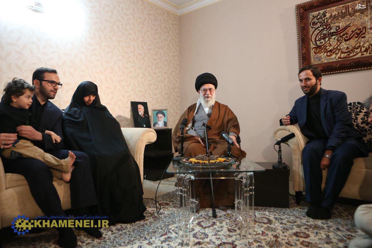عکس/ رهبر انقلاب در منزل سردار همدانی 