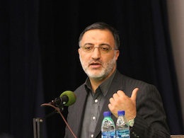 اينكه ميگويند پرونده هسته ای پرونده رهبری است حرف نادرست و ظلم به رهبر است/ هر كجا كم می آورند به گردن رهبری می اندازند