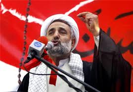 اگر انقلاب به دست افراد سست عنصر بیفتد و سکان را در اختیار بگیرند موجب فروپاشی نظام میشود