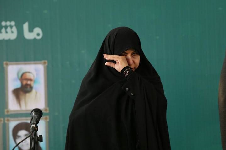 حاشیههای جالب مجمع انقلابیون از بازار داغ عکس سلفی با کاندیداها تا کلیپی که اشک حاضرین را در آورد+ تصاویر