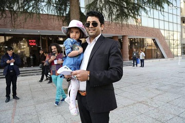 از مرد 5 زنه تا دختربچه 3 ساله رقیب روحانی شدند + عکس