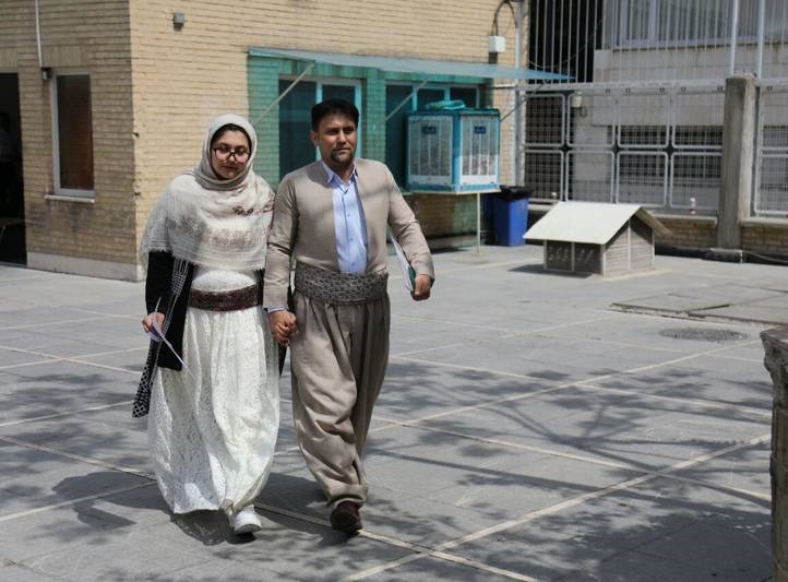 عکس/ثبتنام پدر و دختر در انتخابات ریاستجمهوری