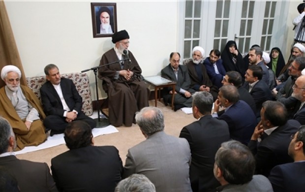 وارداتی باید متوقف شود که کارخانه داخلی و تولید را تعطیل می‌کند/  همه بدانند اگر کارخانه و تولید داخلی راه نیفتد، اشتغال ایجاد نمی‌شود