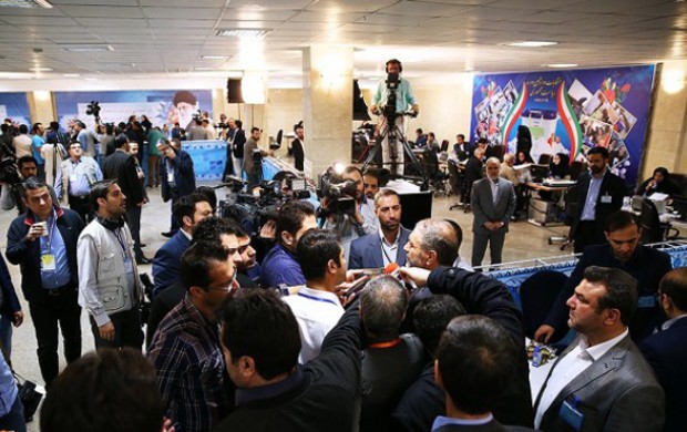 عکس/آغاز چهارمین روز نامنویسی از داوطلبان انتخابات / زاکانی امروز ثبت نام می کند/ مشاور احمدی نژاد هم ثبت نام کرد/احتمال ثبت نام روحانی تا ساعاتی دیگر/ثبت نام ناشناختهها همچنان ادامه دار