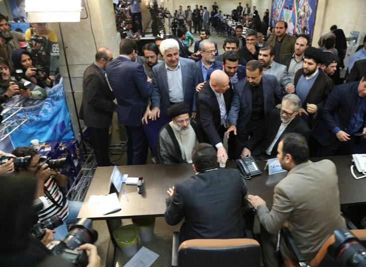 عکس/ همراهان حجت‌السلام رئیسی در زمان ثبت‌نام
