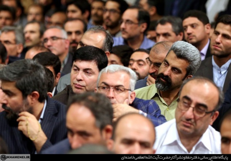 هیچ دلیلی ندارد که برای تولید و نگه‌داشت سلاح هسته‌ای که استفاده از آن مطلقاً حرام است، هزینه کنیم/ باید ایرانی فکر کنیم و ایرانی زندگی کنیم