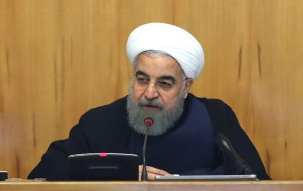 روحانی در جلسه هیات دولت: فکر نکنیم یک جمع کوچکی هستیم و ما افکار مردم را هدایت می کنیم/ مردم خوب می فهمند و خوب انتخاب می‌کنند/ اگر تدبیر، اعتدال و جاذبه امام نبود همان اوایل کار، کشور و مردم را قطعه قطعه می‌کردند+فیلم