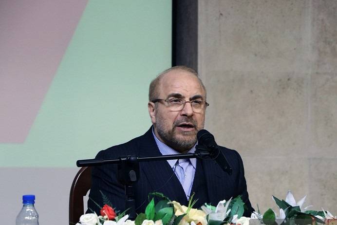 قالیباف: قفل‌هایی که به صنعت هسته‌ای زده شده بود باز خواهد شد و زمینۀ ⁧عبور از تحریم‌ها⁩ فراهم می‌شود.