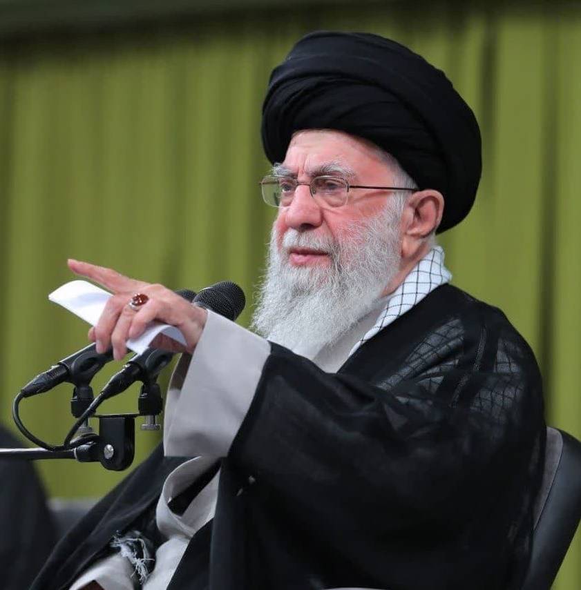 آیت الله خامنه ای تنها مسئول در جمهوری اسلامی