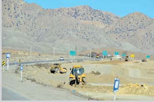 چانه زني نماينده وزارت با پيمانکاران جاده مرگ / 70 کيلومتر از جاده مرگ تا پايان 94 حذف مي شود