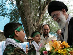 انقلابی میمانیم واز ارزش های انقلاب پاسداری مینماییم