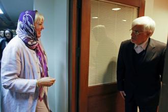  پیرو دیدار عارف با کلاویا رویت؛ خوش‌آمد بیگانگان از فعالیت اصلاح طلبان / آمریکا ناجی اصلاح طلبان خواهد بود!