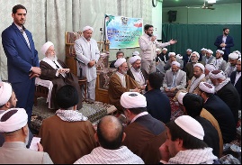 تصاویر دیدار طلاب اهل سنت گلستان با آیت‌الله مکارم