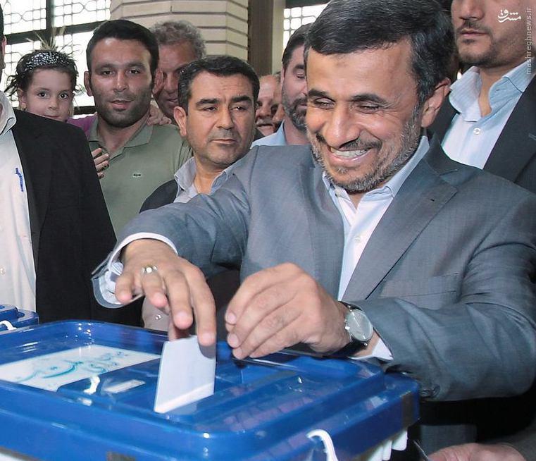عکس/ احمدی نژاد رأی خود را به صندوق انداخت