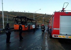 آتش گرفتن اتوبوس ولوو در جاده بجنورد +عکس