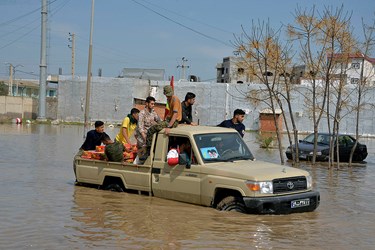 کمک رسانی بسیج و سپاه به سیل زدگان آق قلا