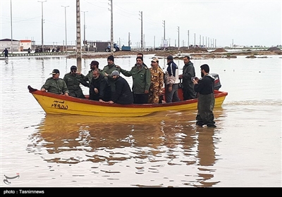 عکس بازدید فرمانده سپاه از مناطق سیل‌زده استان گلستان