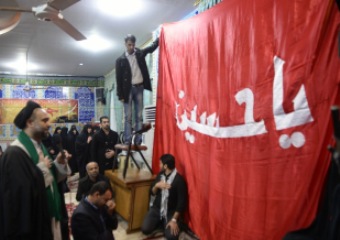تصاویر / مراسم استقبال و تبرک جستن از پرچم بارگاه امام حسین(ع) در مسجد محمد رسول ا... (ص)گلشهر
