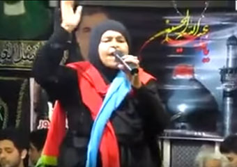 عزاداری به سبک منافقین/ مداحی زن برای مردان + تصویر